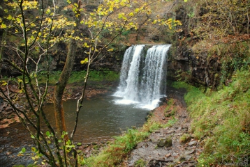 Nádherný vodopád s názvom Sgwd yr Eira, v pohorí Brecon Beacons, Wales